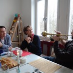 Mellansnack i P1 är en programserie med poeten och musikern Emil Jensen som bjuder in spännande gäster för samtal i sitt eget kök. FOTO: Lars Mogensen